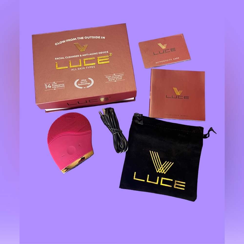 LUCE180° Facial Cleansing Anti-Aging Device in Burgundy New in box MSRP $140